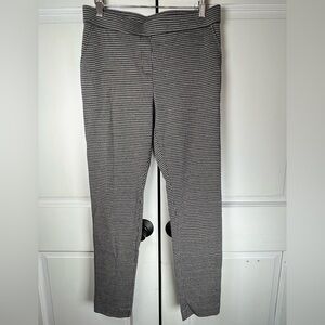 Jones New York Signature Houndstooth pattern excellent condition size 2
